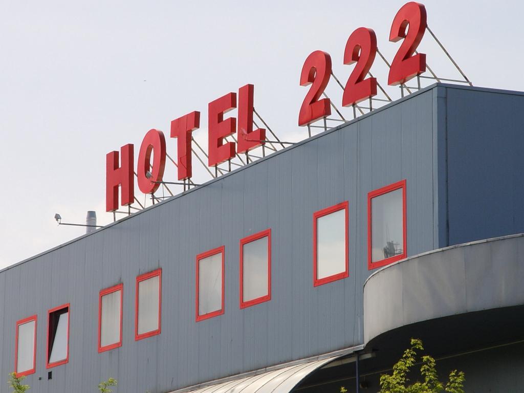 Hotel 222 ポズナン エクステリア 写真